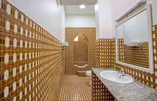 Freddie Mercury Apartments image 19
