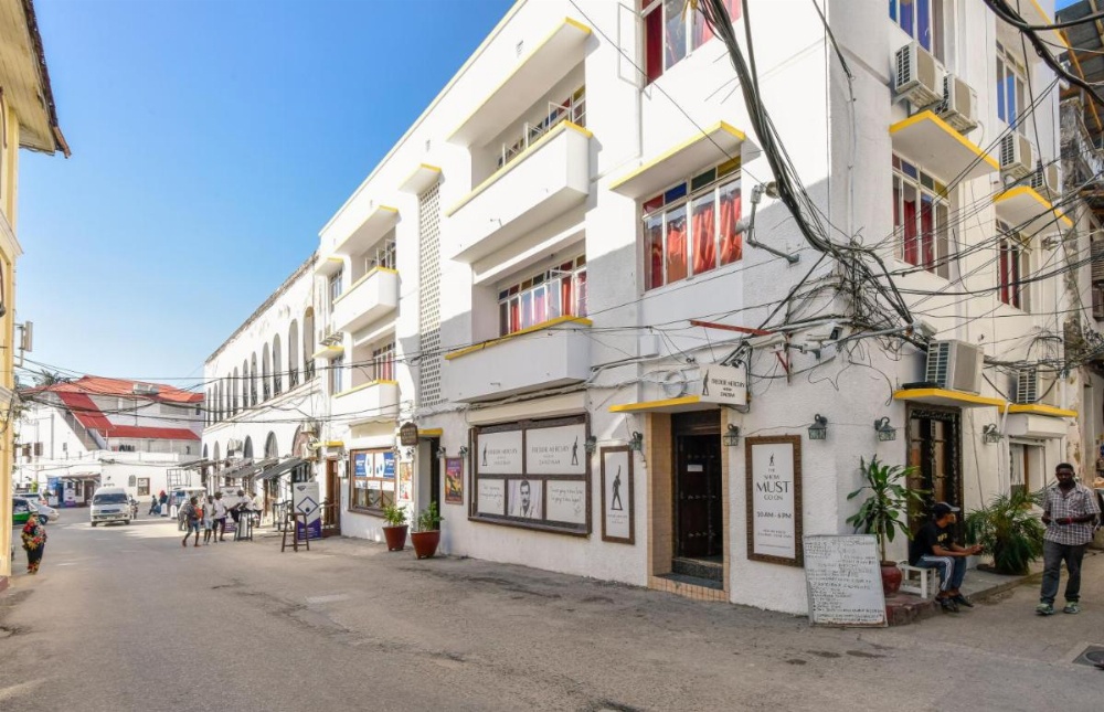 Freddie Mercury Apartments Image 6